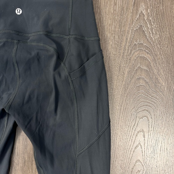 lululemon athletica All The Right Places Crop‎ Sz 6 - Picture 5 of 5